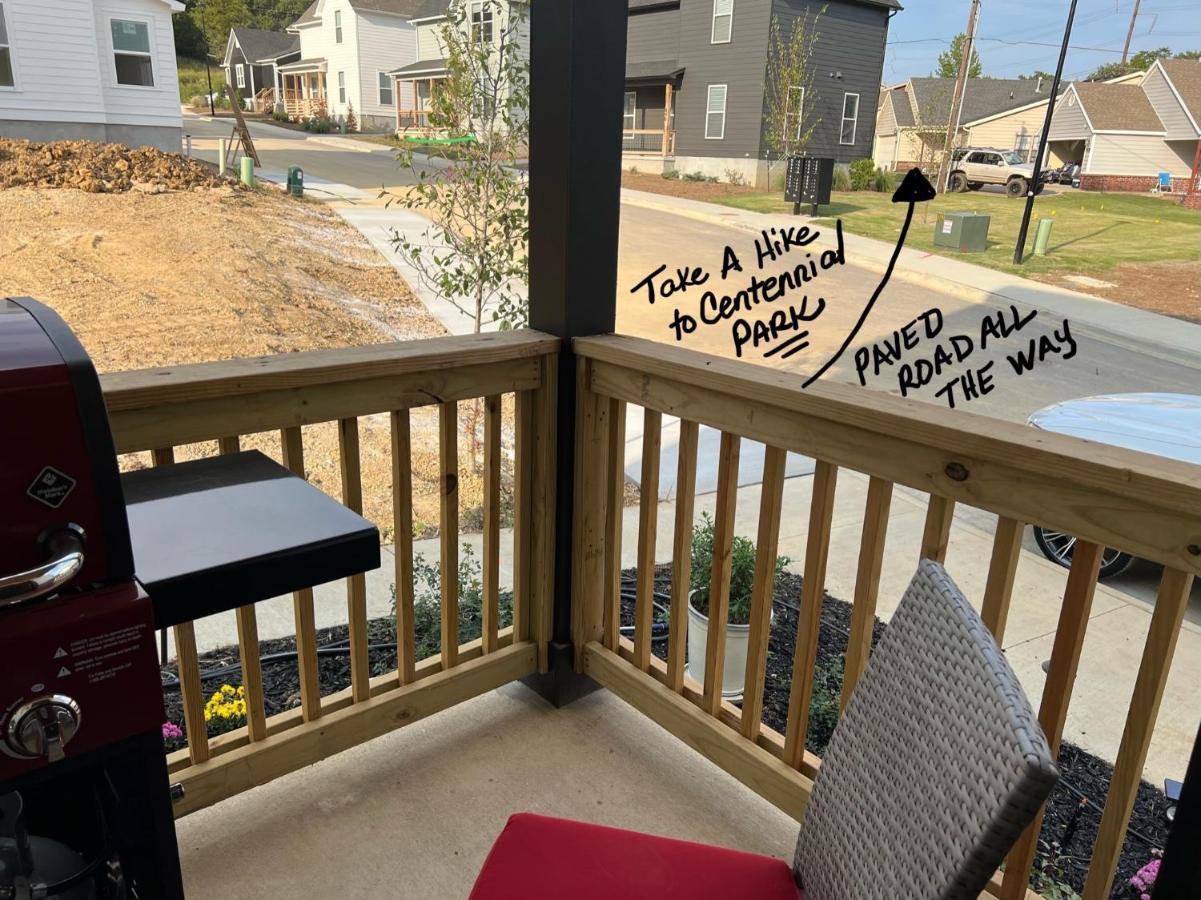 New Centennial Park Luxury Smart Home W Courtyard Fayetteville Exteriör bild