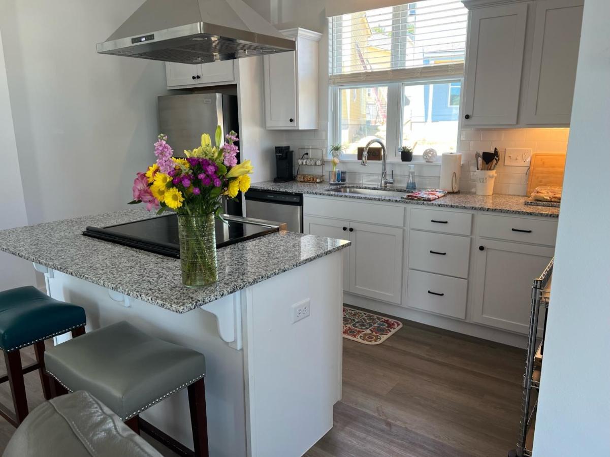 New Centennial Park Luxury Smart Home W Courtyard Fayetteville Exteriör bild