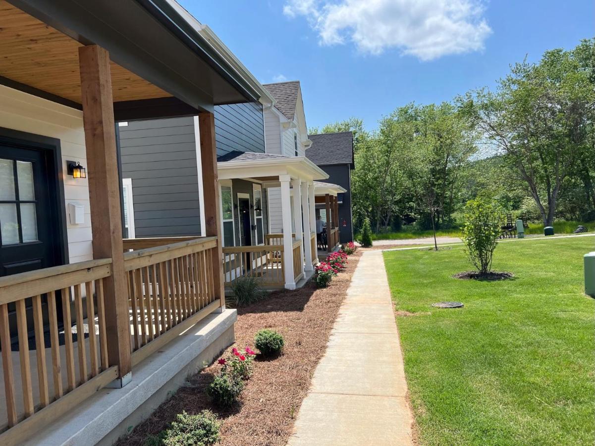 New Centennial Park Luxury Smart Home W Courtyard Fayetteville Exteriör bild
