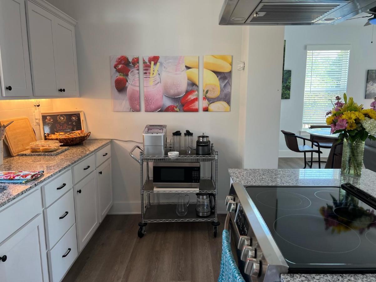 New Centennial Park Luxury Smart Home W Courtyard Fayetteville Exteriör bild