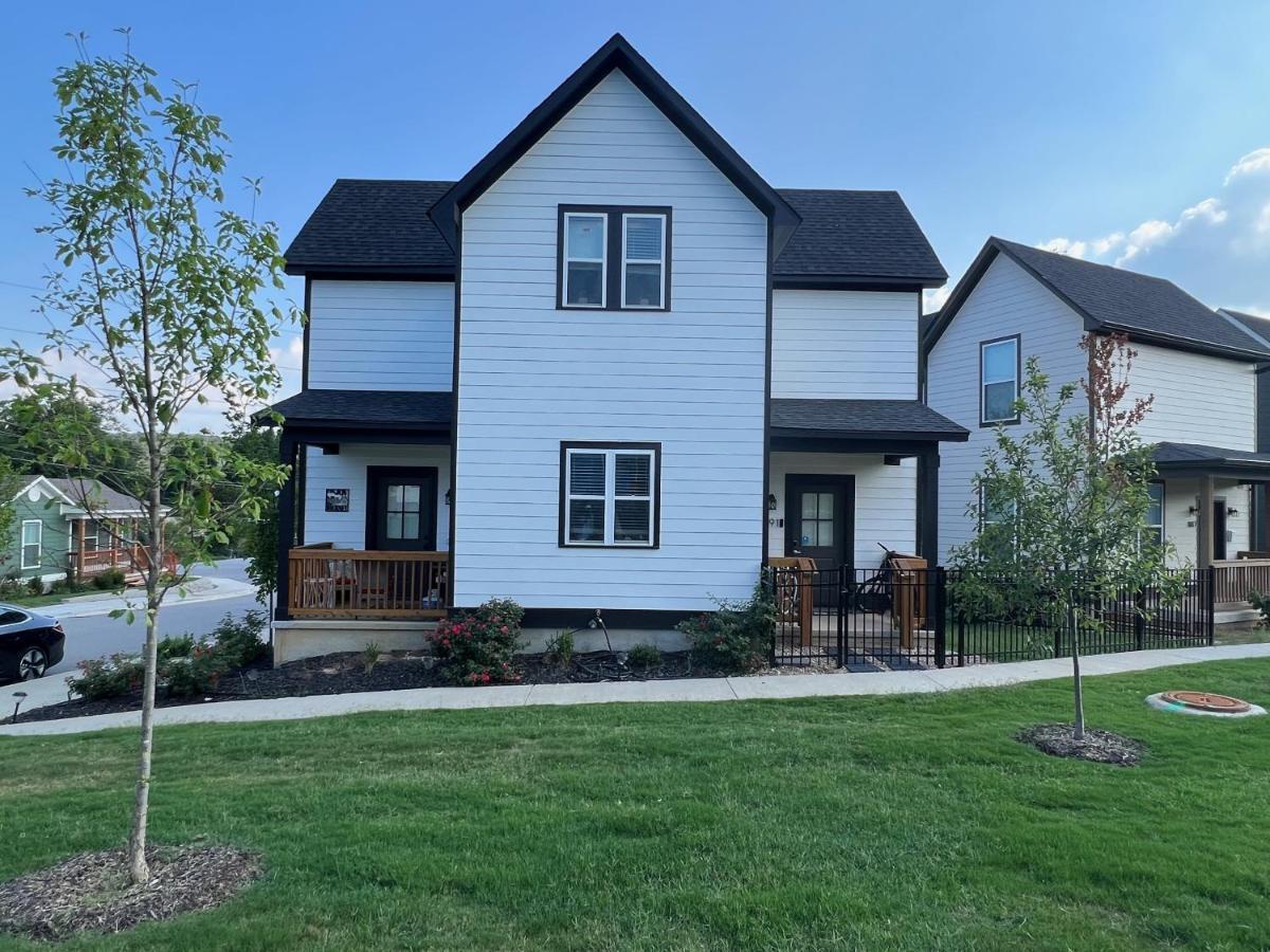 New Centennial Park Luxury Smart Home W Courtyard Fayetteville Exteriör bild
