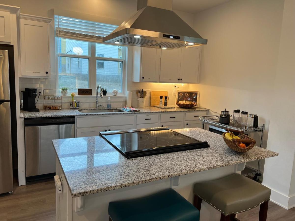 New Centennial Park Luxury Smart Home W Courtyard Fayetteville Exteriör bild