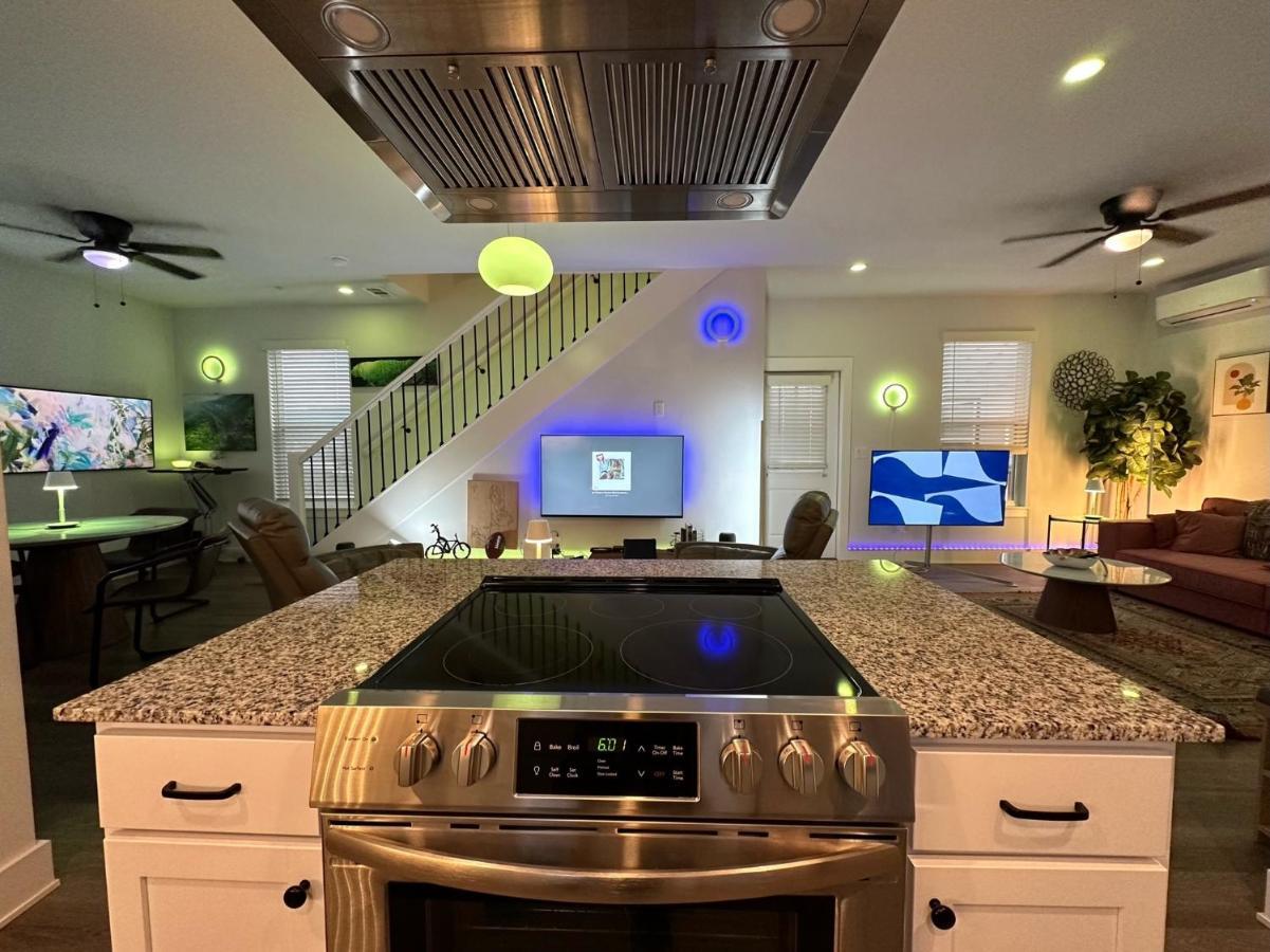 New Centennial Park Luxury Smart Home W Courtyard Fayetteville Exteriör bild